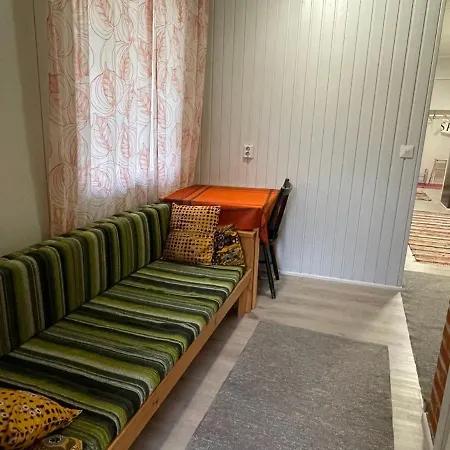 Red House فيلة